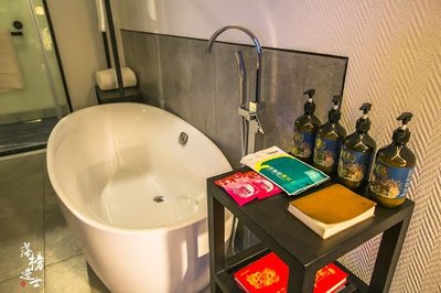苏州这家斜塘老街上的酒店、含蓄、内敛、唯美,庭院别是一番景色